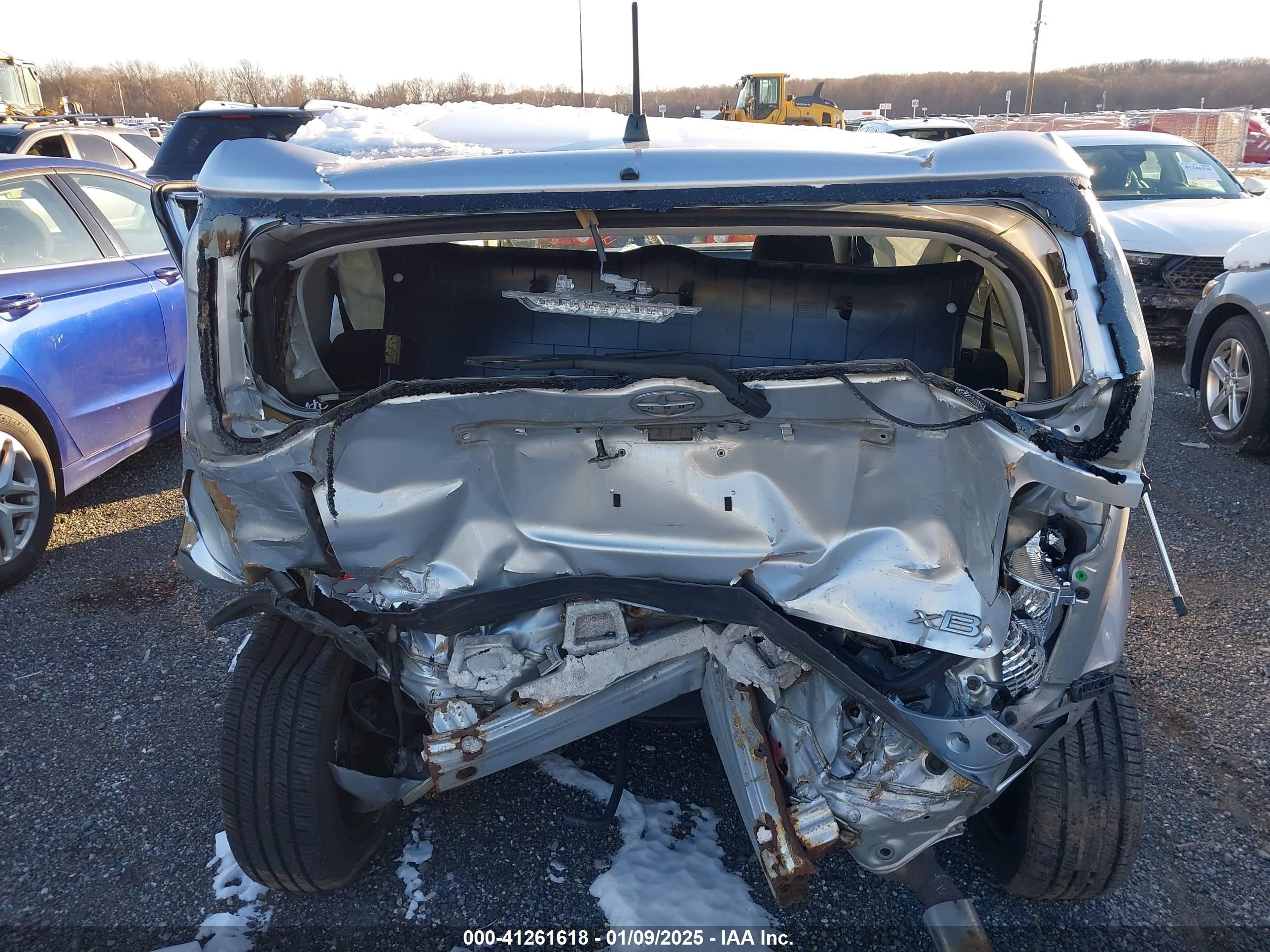 2010 Scion Xb Silver vin: JTLZE4FE5A1108519