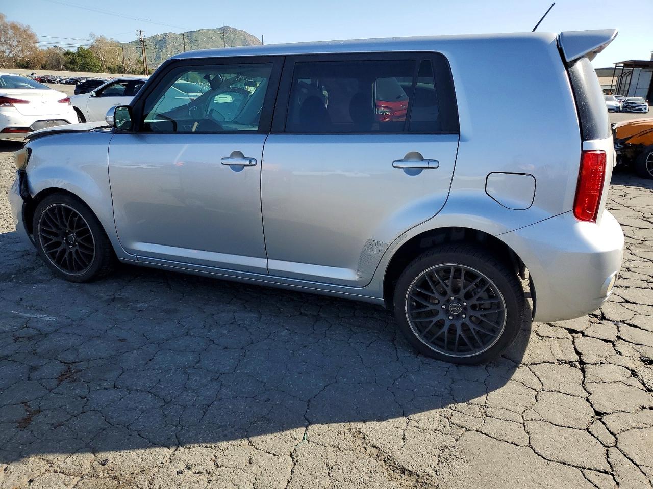 2010 Toyota Scion Xb Серебряный vin: JTLZE4FE5A1109914