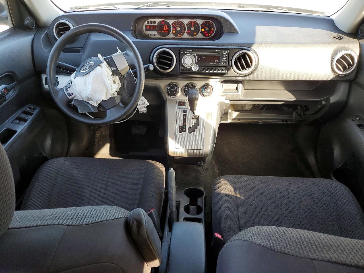 2010 Toyota Scion Xb Серебряный vin: JTLZE4FE5A1109914