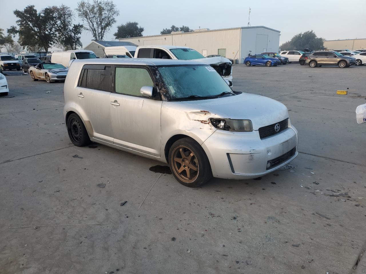 2010 Toyota Scion Xb Silver vin: JTLZE4FE6A1103832