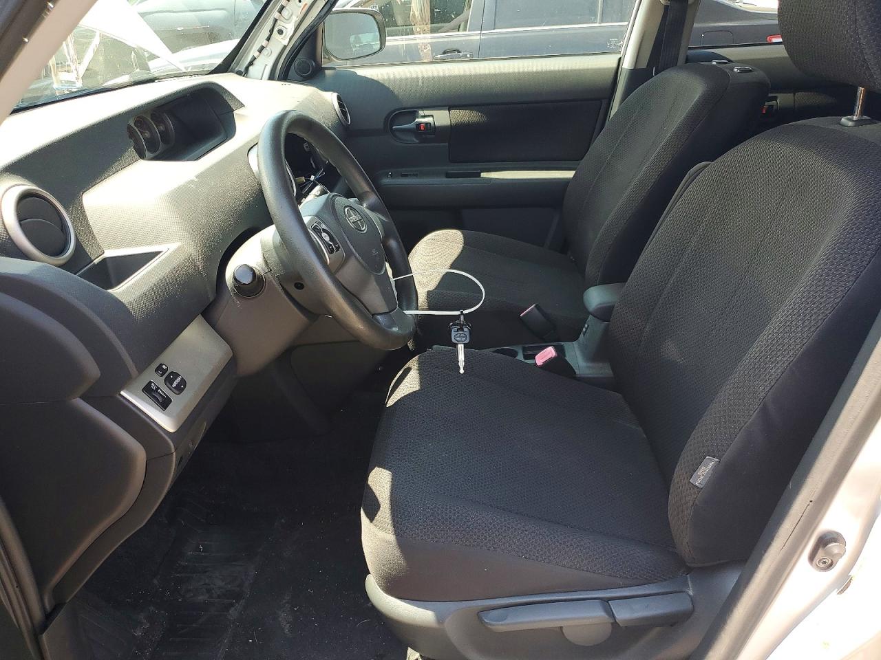 2010 Toyota Scion Xb Silver vin: JTLZE4FE6A1104592
