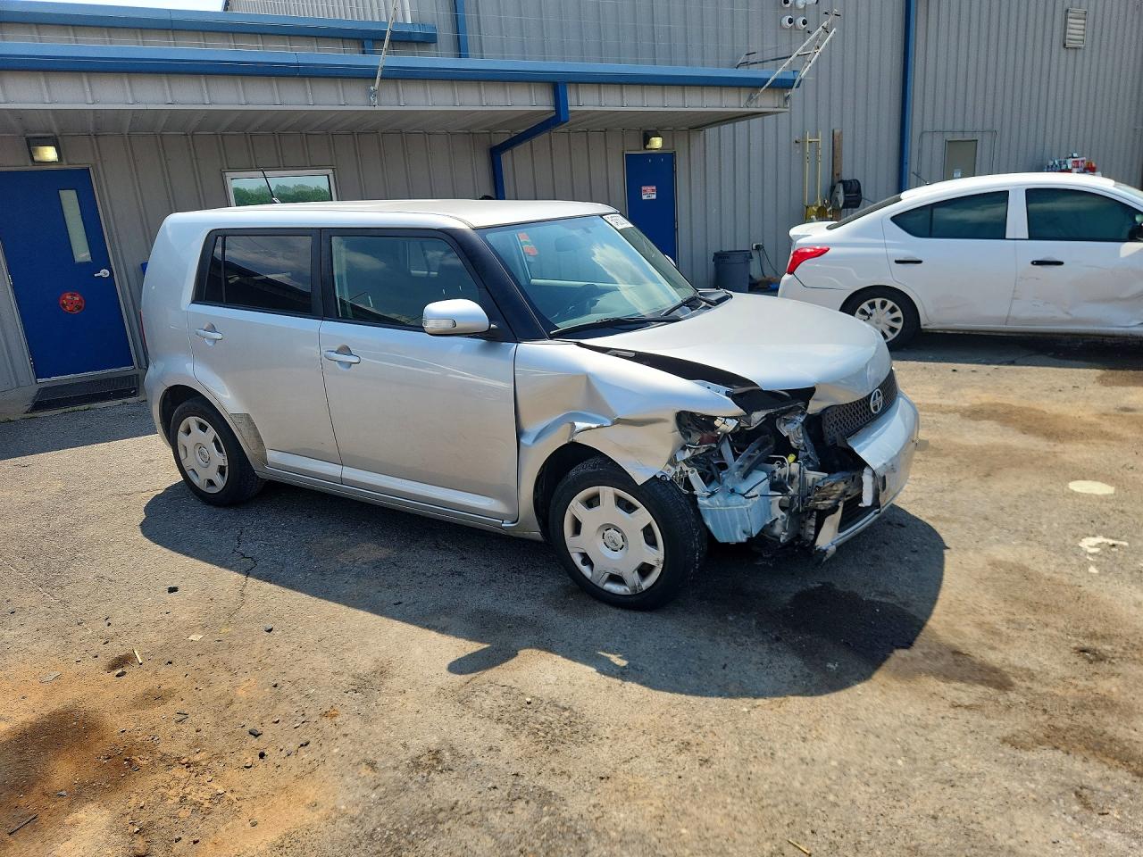 2010 Toyota Scion Xb Silver vin: JTLZE4FE7A1101412