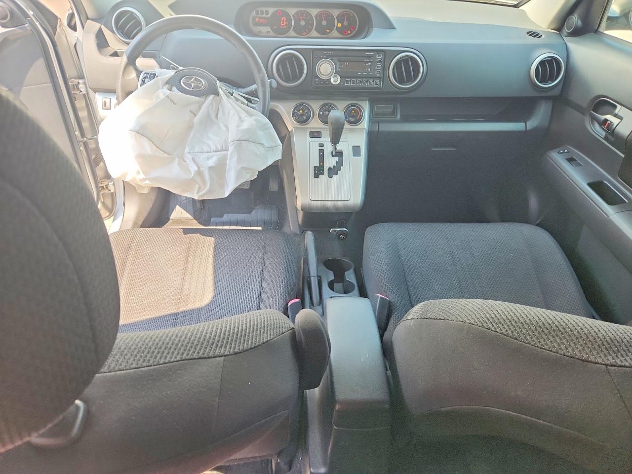 2010 Toyota Scion Xb Silver vin: JTLZE4FE7A1101412