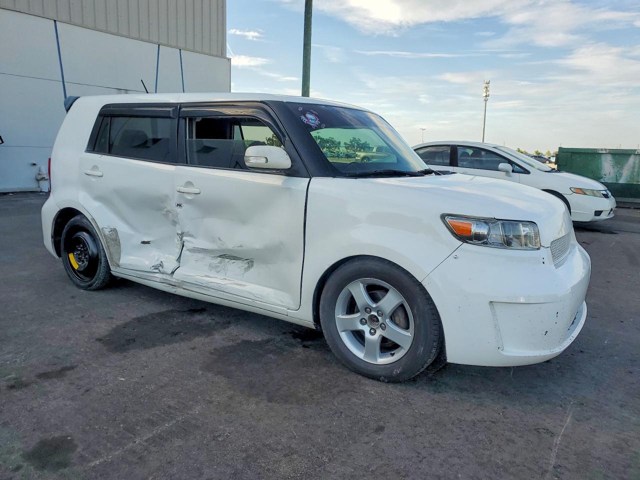 2011 Toyota Scion Xb White vin: JTLZE4FE7B1120060