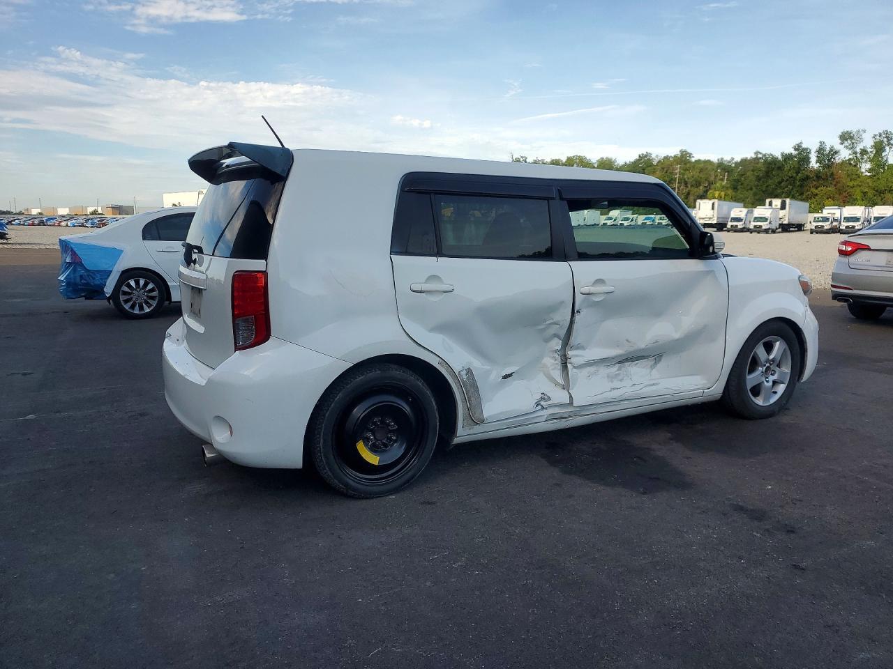2011 Toyota Scion Xb White vin: JTLZE4FE7B1120060