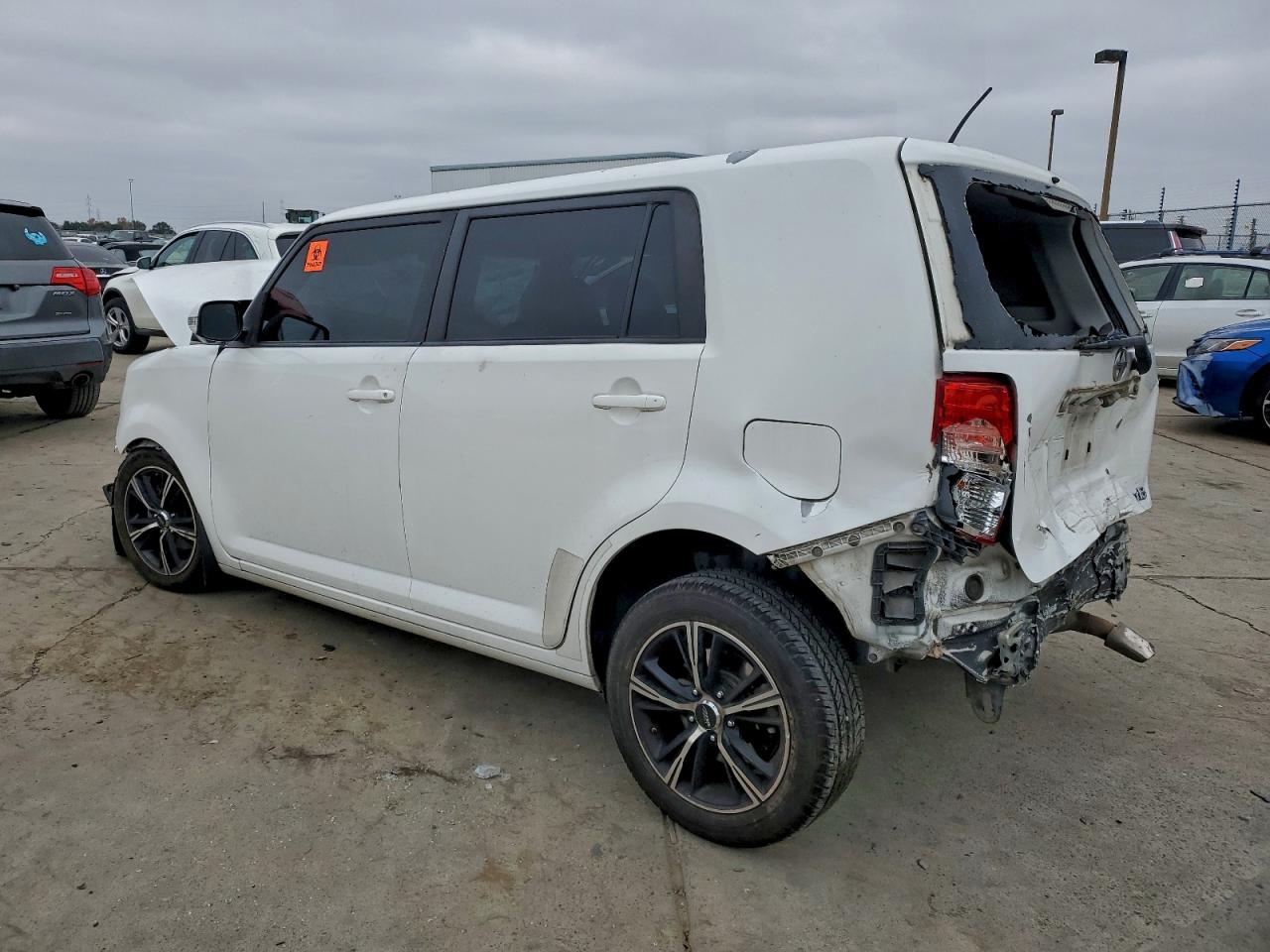 2013 Toyota Scion Xb White vin: JTLZE4FE7DJ033875