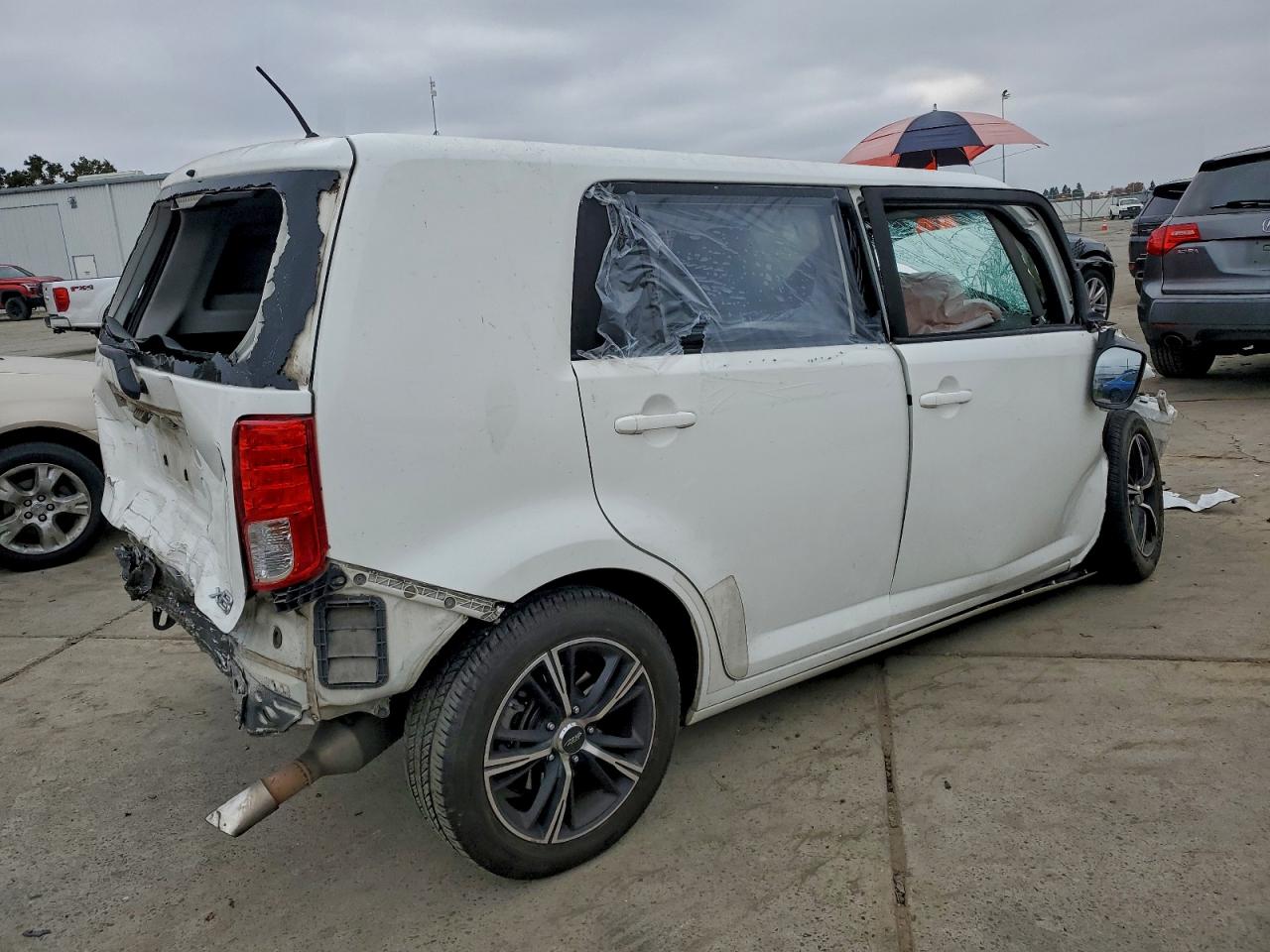 2013 Toyota Scion Xb White vin: JTLZE4FE7DJ033875