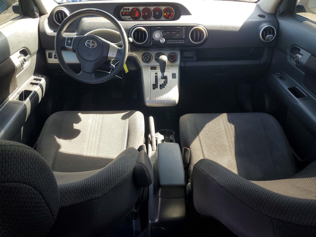 2010 Toyota Scion Xb Silver vin: JTLZE4FE8A1114198