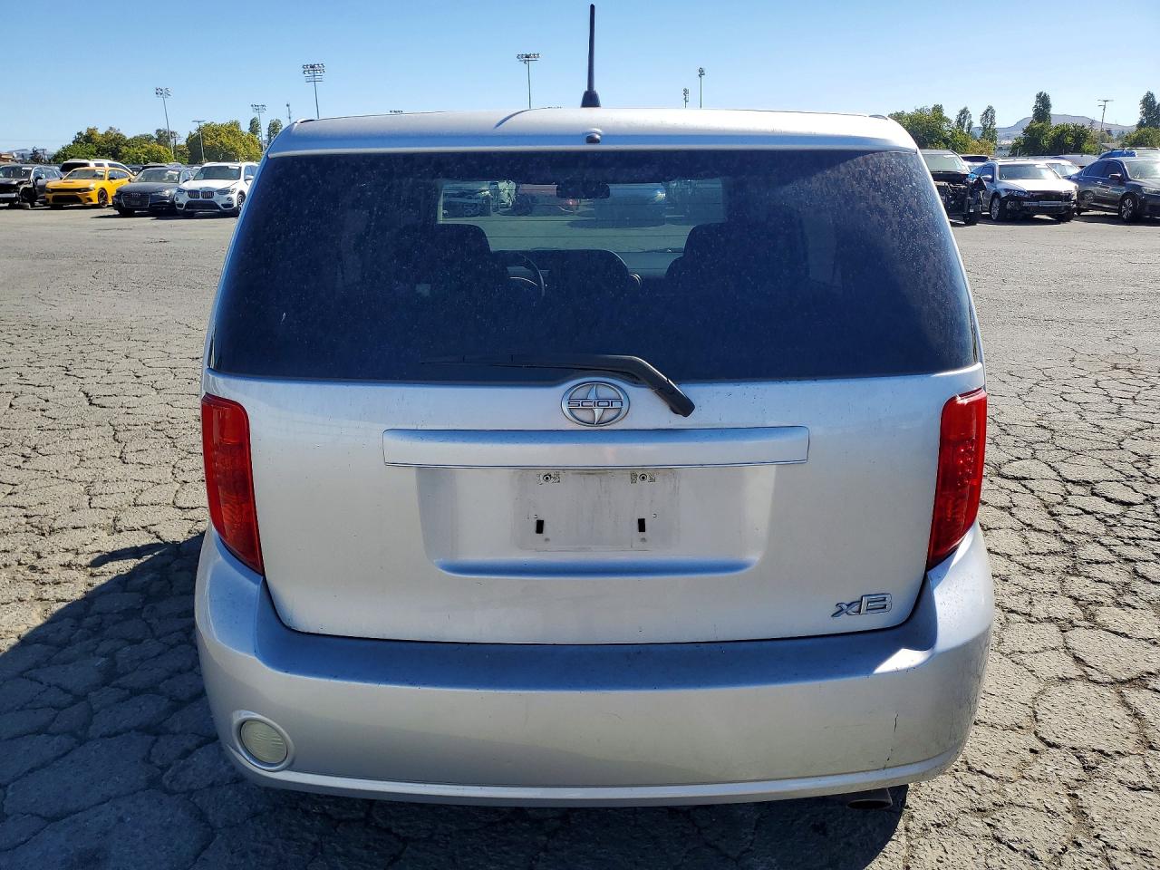 2010 Toyota Scion Xb Silver vin: JTLZE4FE8A1114198