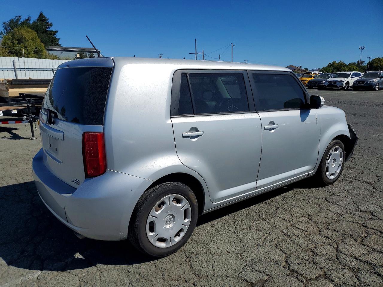 2010 Toyota Scion Xb Silver vin: JTLZE4FE8A1114198