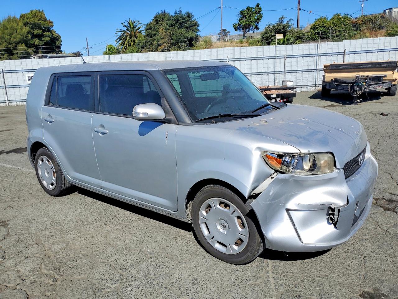 2010 Toyota Scion Xb Silver vin: JTLZE4FE8A1114198