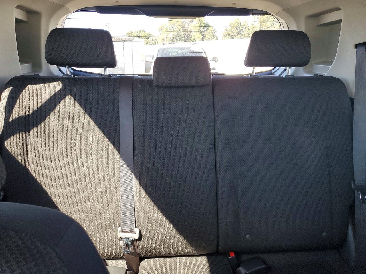 2010 Toyota Scion Xb Silver vin: JTLZE4FE8A1114198
