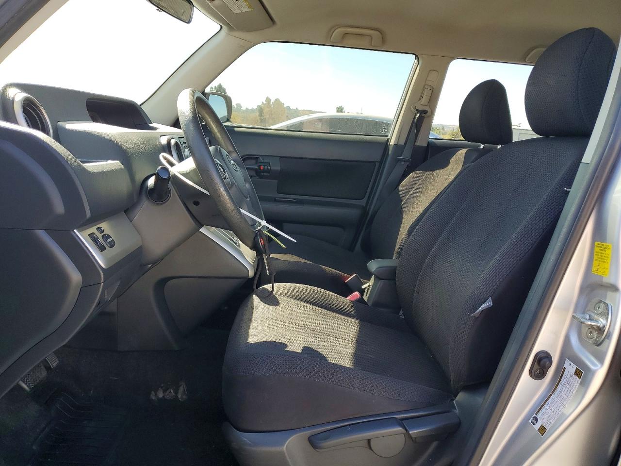 2010 Toyota Scion Xb Silver vin: JTLZE4FE8A1114198