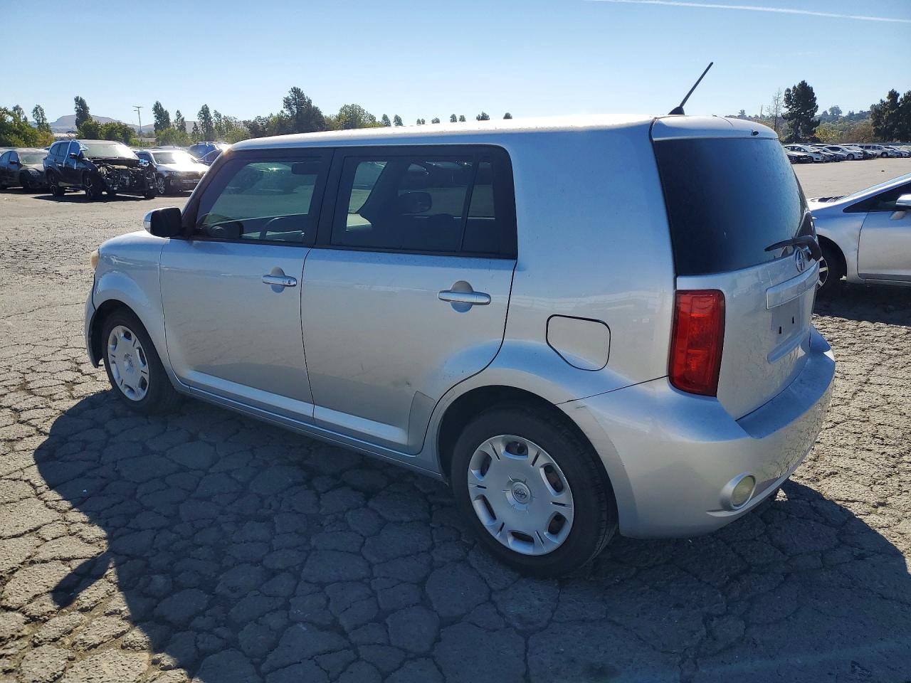 2010 Toyota Scion Xb Silver vin: JTLZE4FE8A1114198
