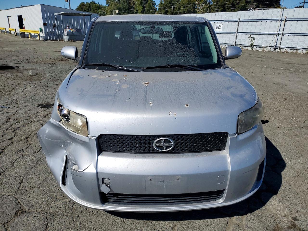2010 Toyota Scion Xb Silver vin: JTLZE4FE8A1114198