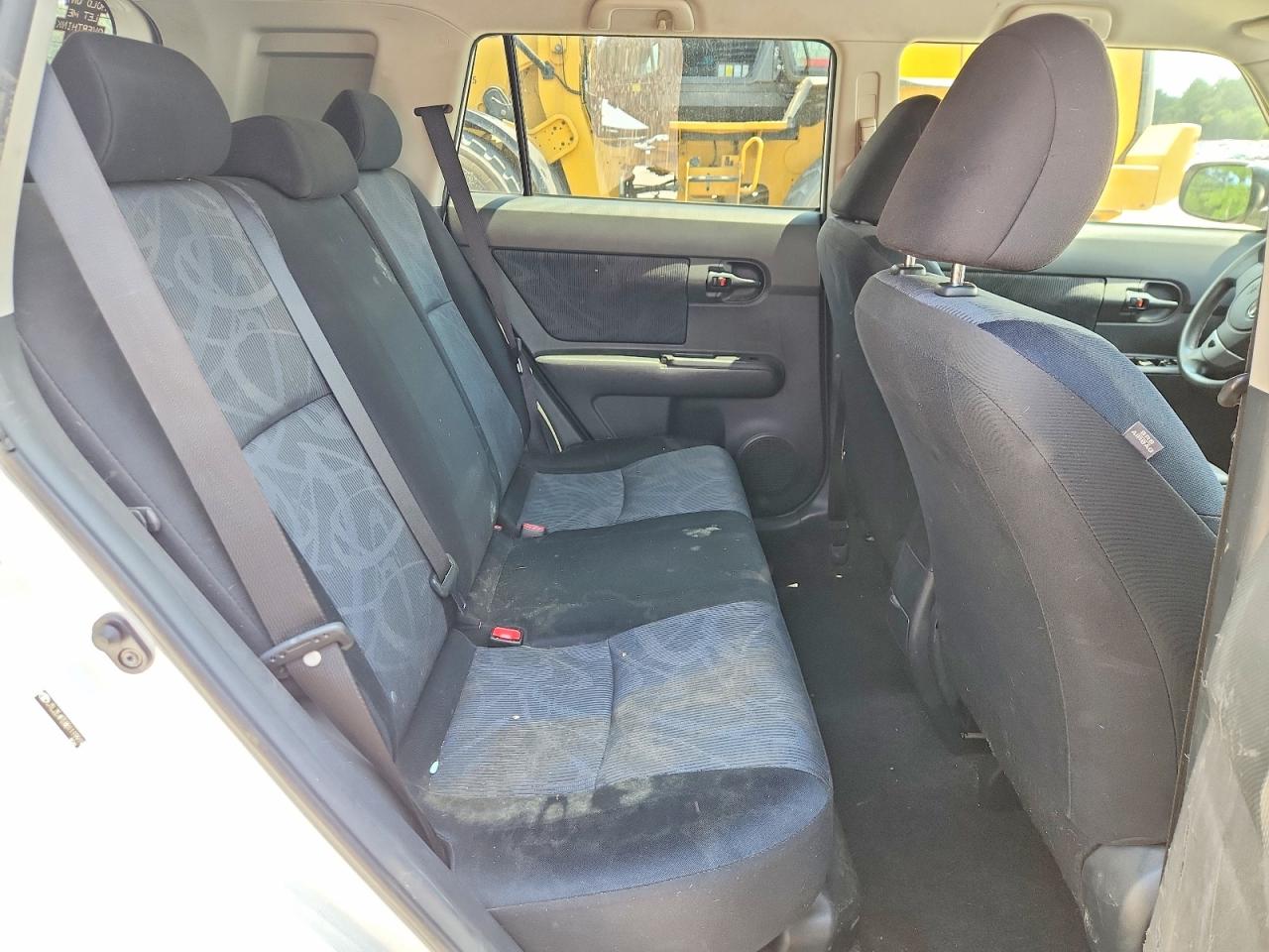 2011 Toyota Scion Xb White vin: JTLZE4FE8B1119919