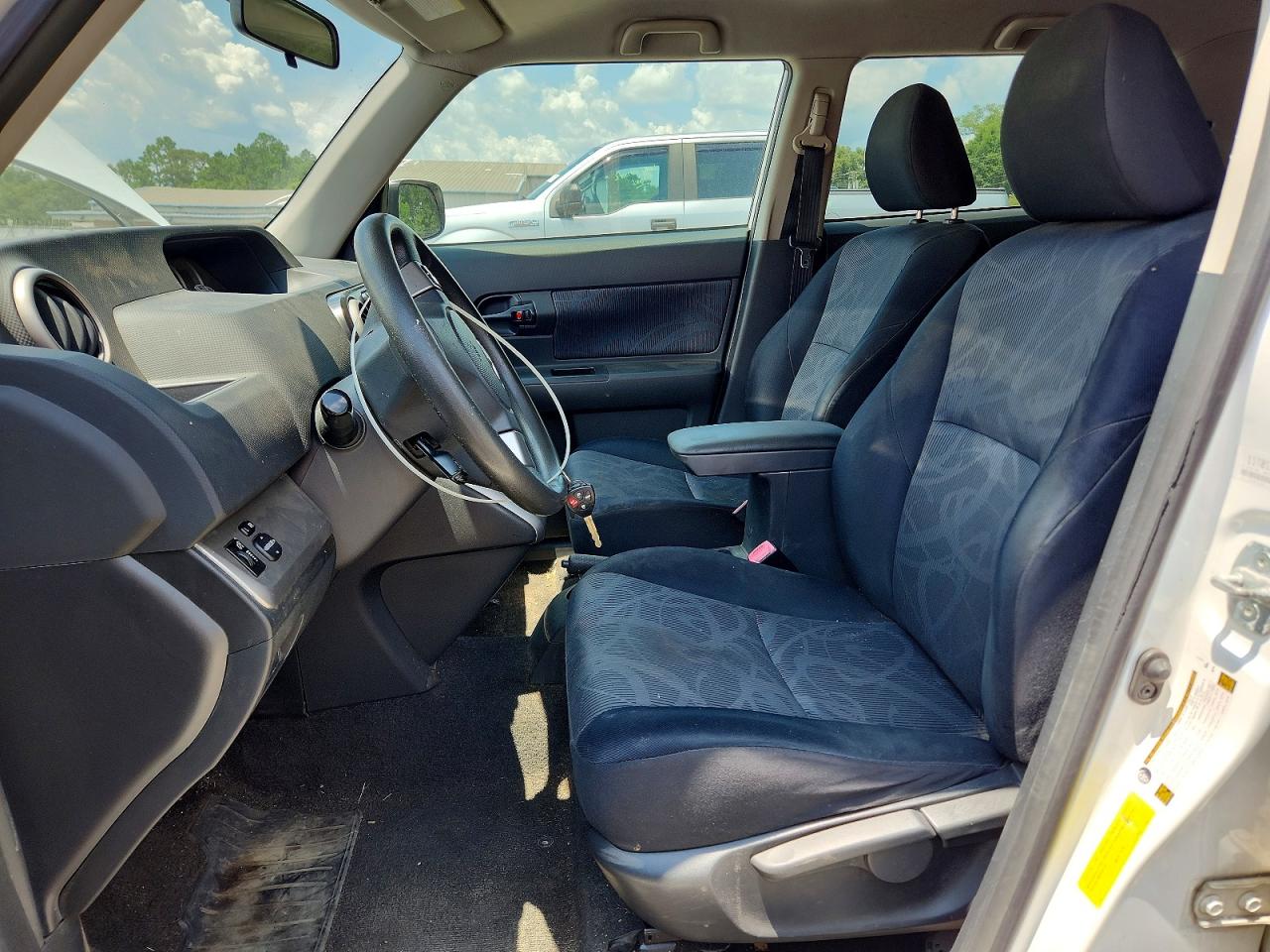 2011 Toyota Scion Xb White vin: JTLZE4FE8B1119919