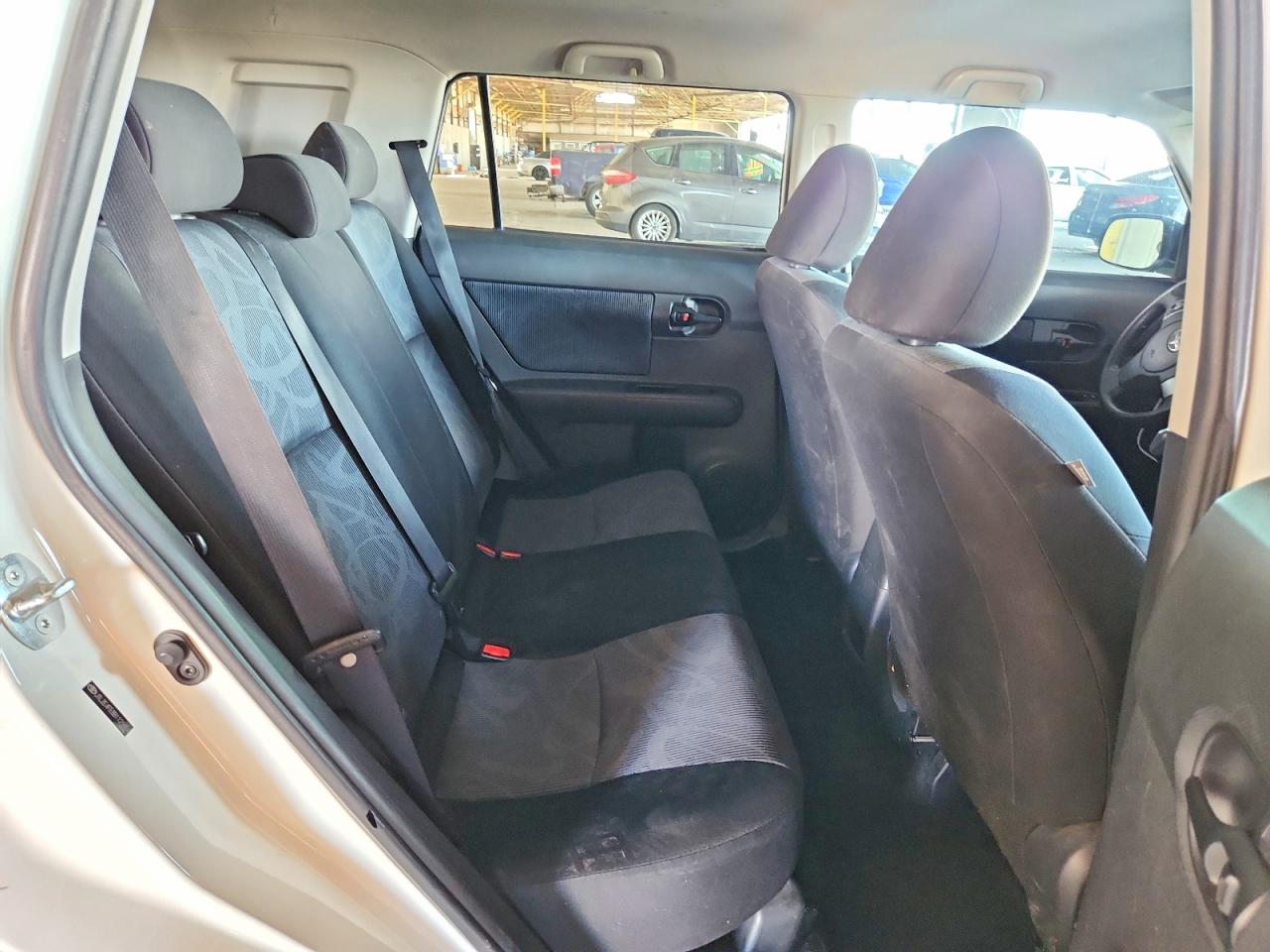 2011 Toyota Scion Xb White vin: JTLZE4FE8B1121654