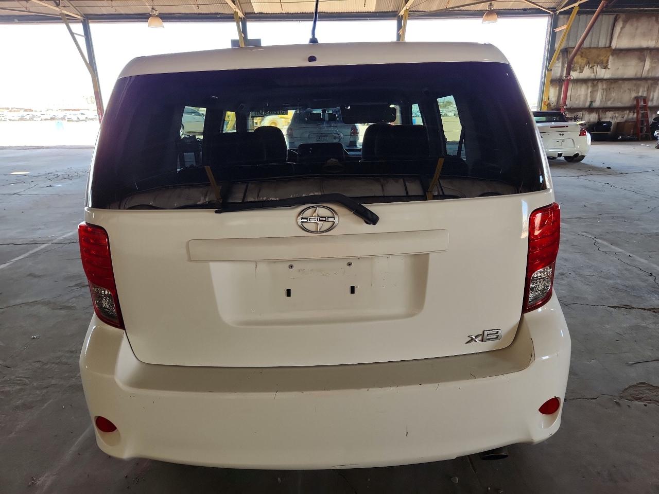 2011 Toyota Scion Xb White vin: JTLZE4FE8B1121654
