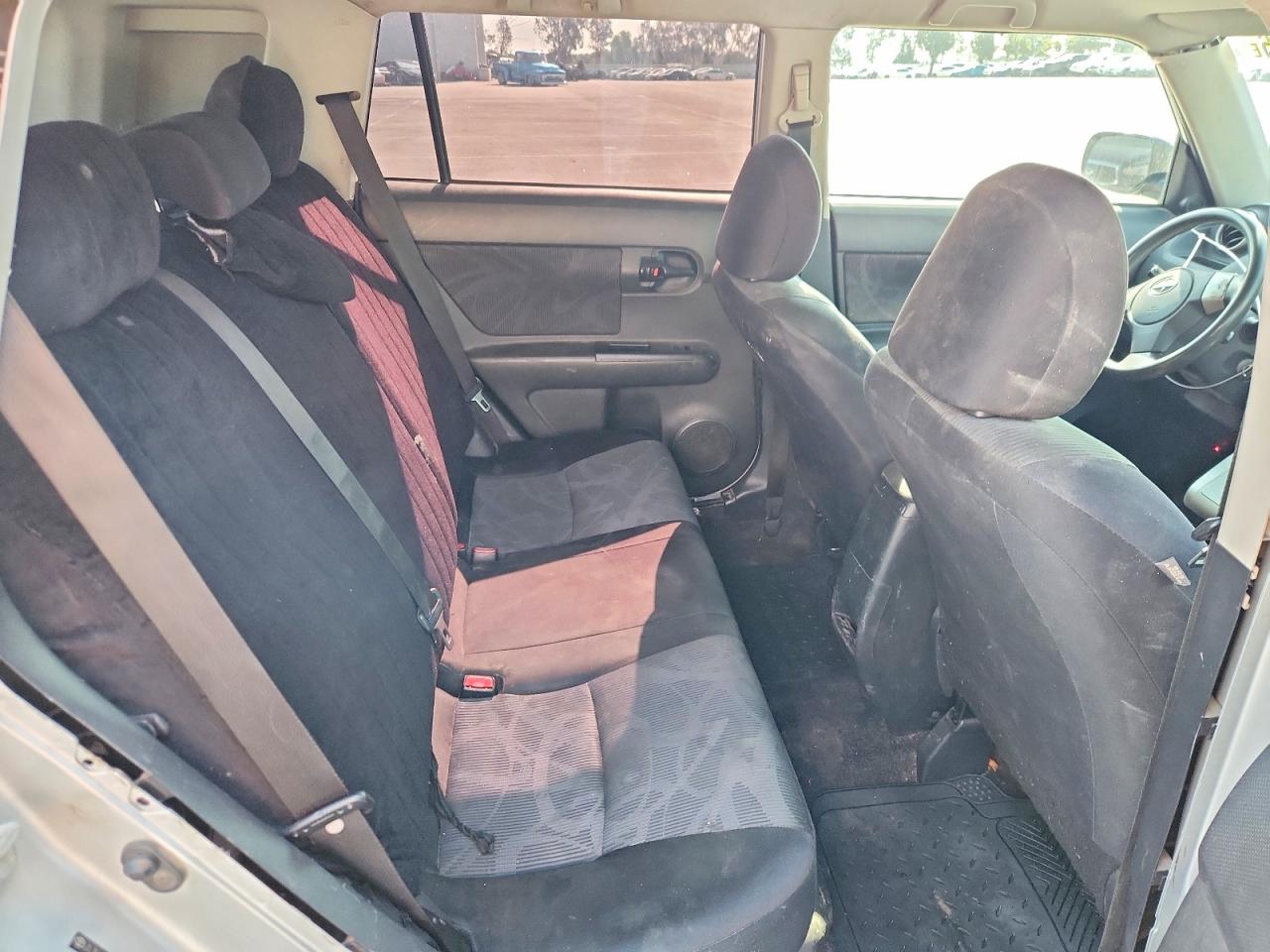 2011 Toyota Scion Xb Silver vin: JTLZE4FE8B1137546