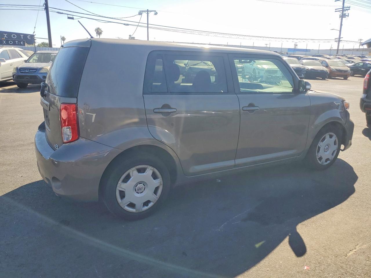 2011 Toyota Scion Xb Silver vin: JTLZE4FE8B1140690