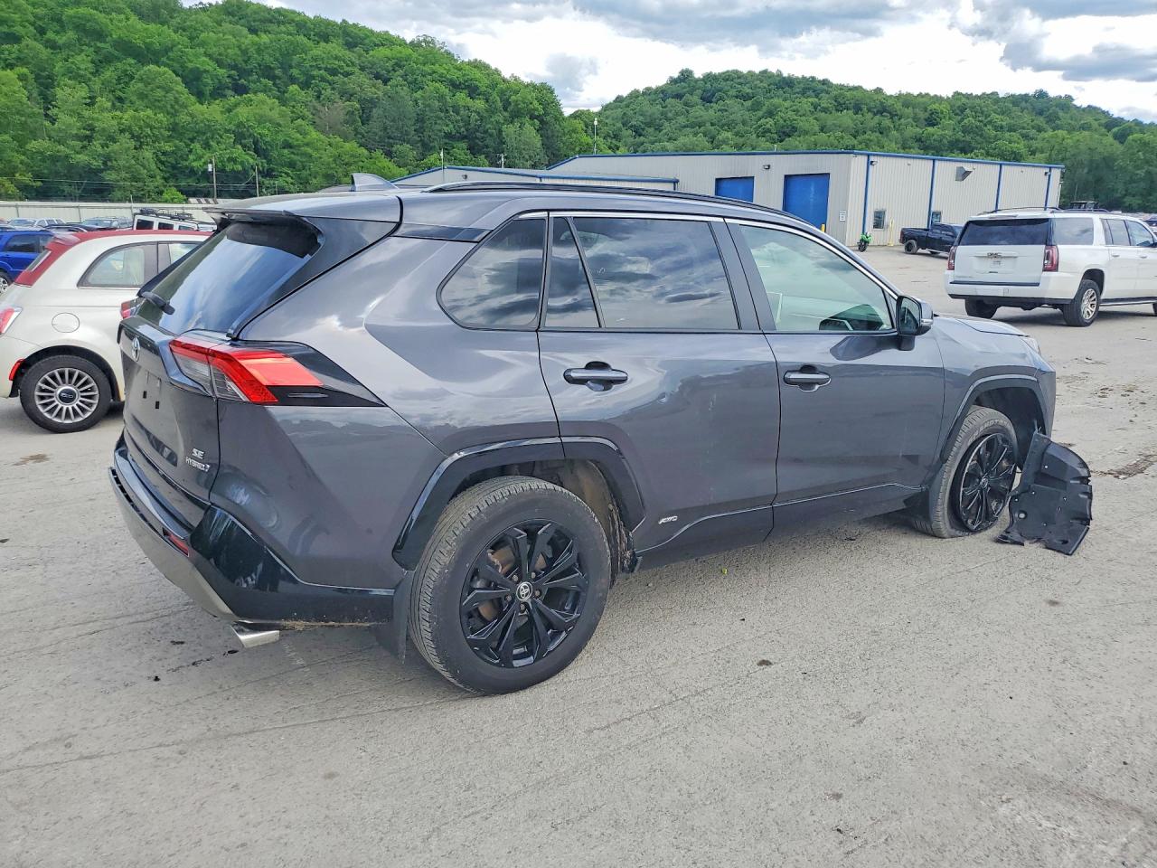 2024 Toyota Rav4 Se Gray vin: JTM16RFV3RJ043975