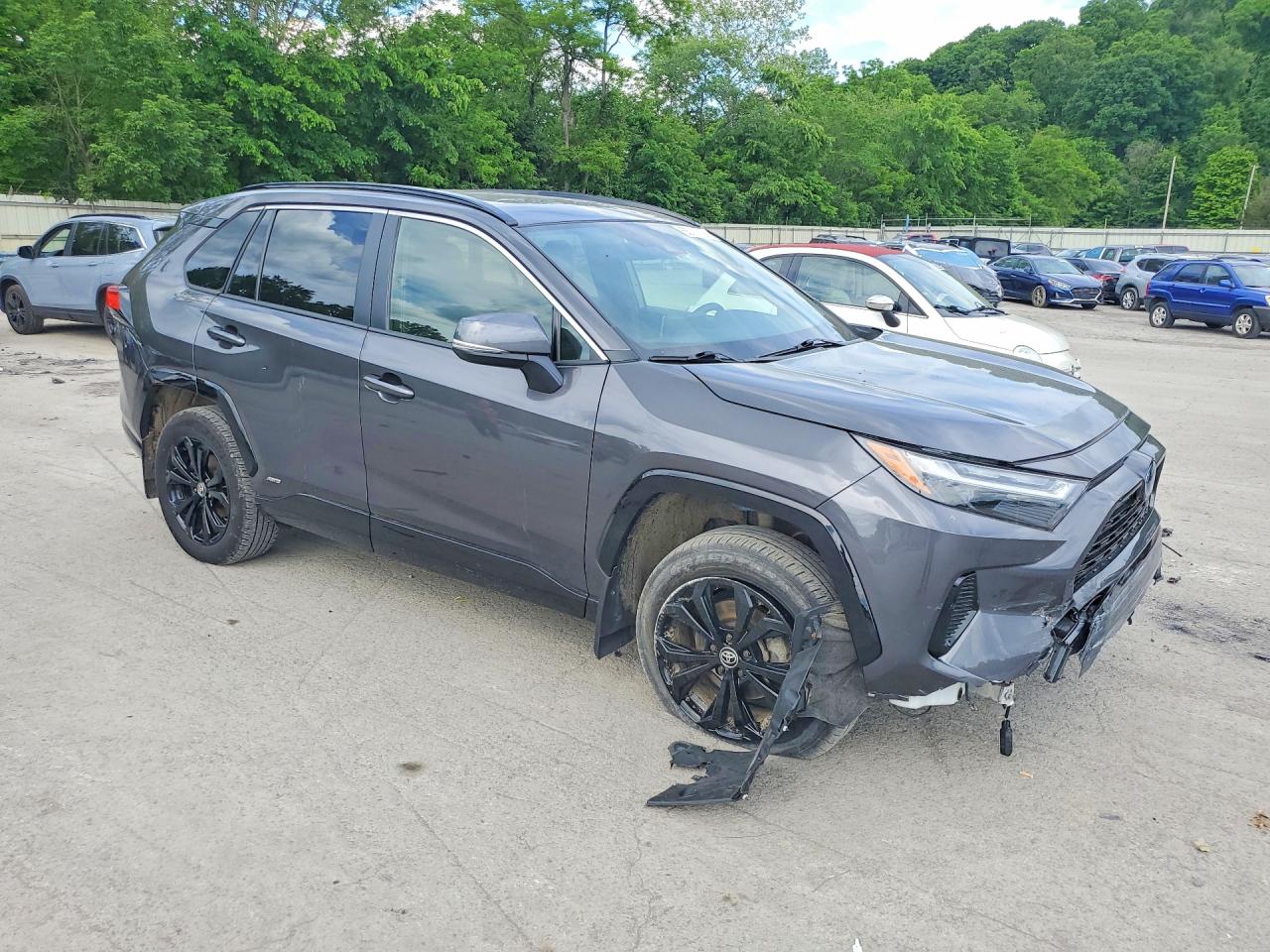 2024 Toyota Rav4 Se Gray vin: JTM16RFV3RJ043975