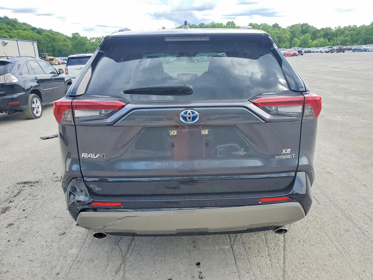 2024 Toyota Rav4 Se Gray vin: JTM16RFV3RJ043975