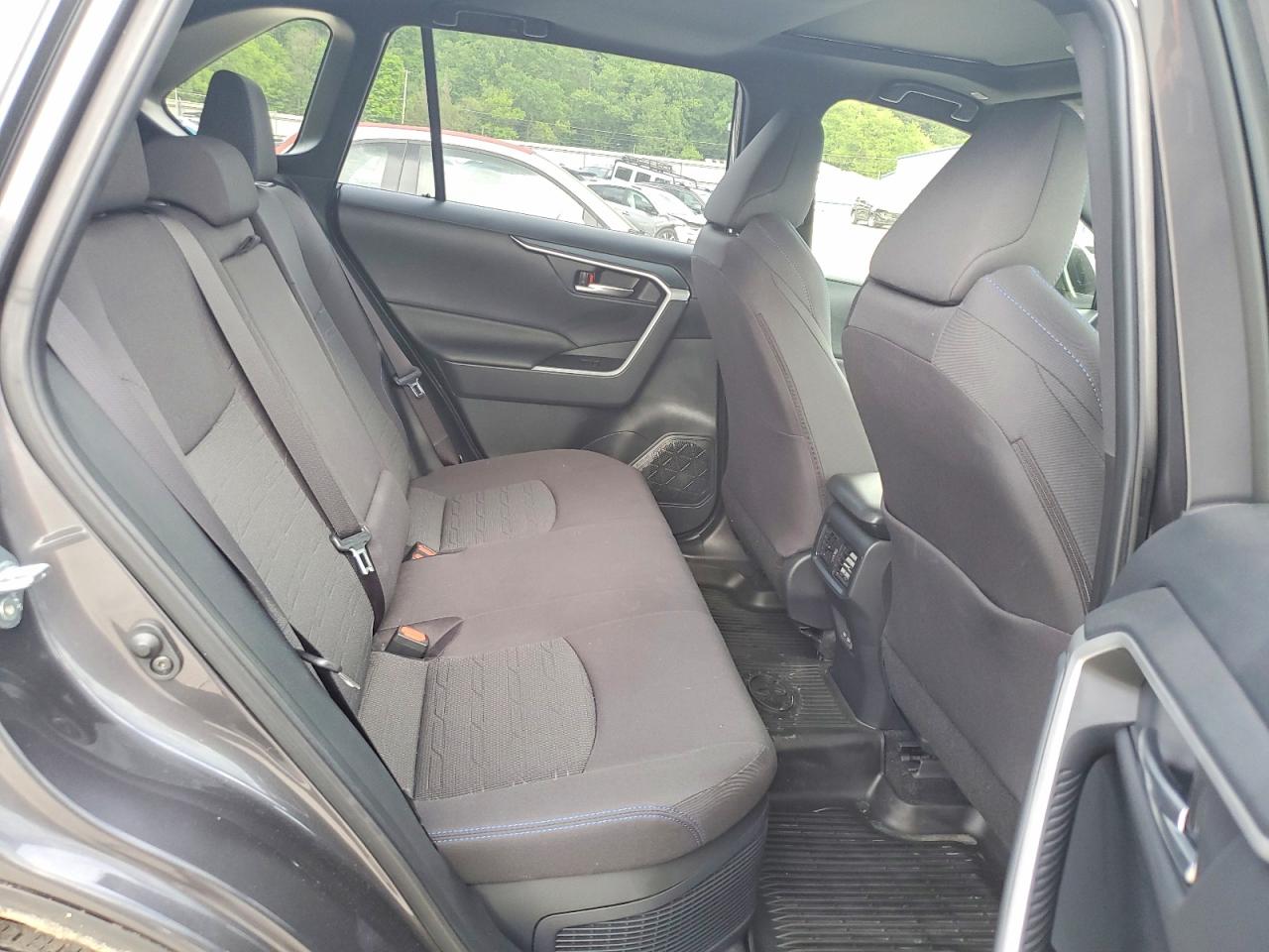 2024 Toyota Rav4 Se Gray vin: JTM16RFV3RJ043975