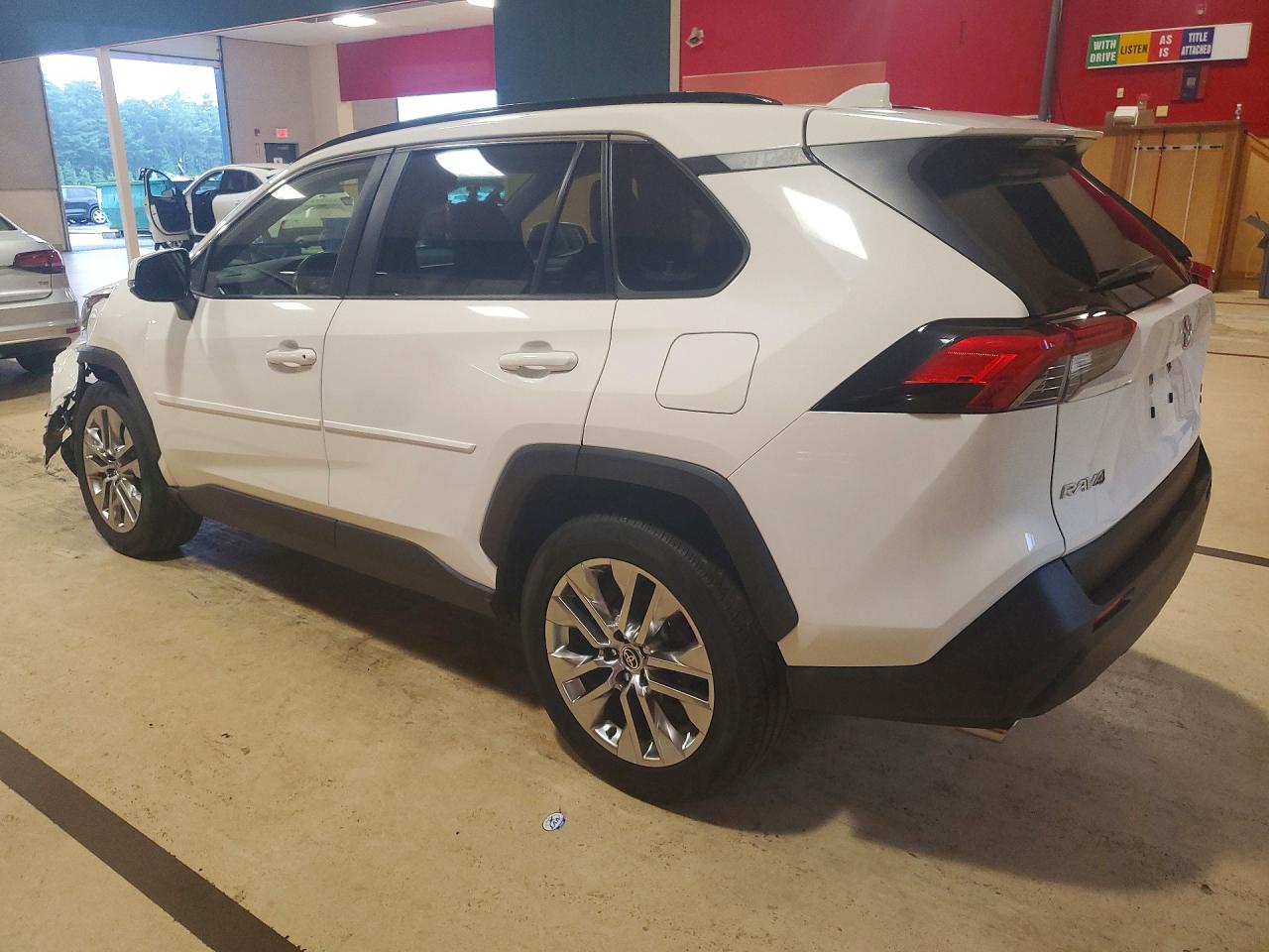 2020 Toyota Rav4 Xle Premium White vin: JTMA1RFV3LD525429