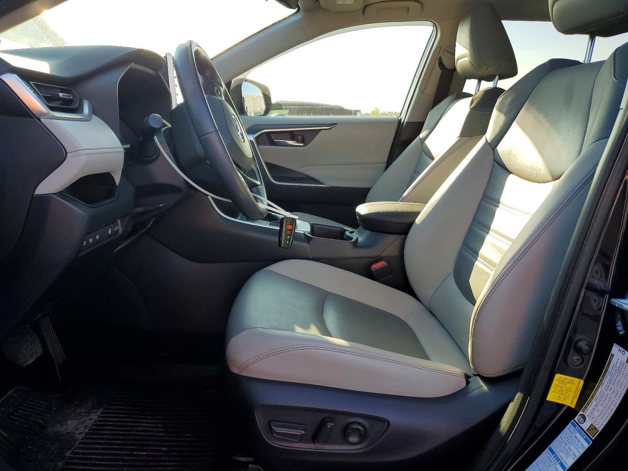 2022 Toyota Rav4 Xle Premium Blue vin: JTMA1RFV6ND086262
