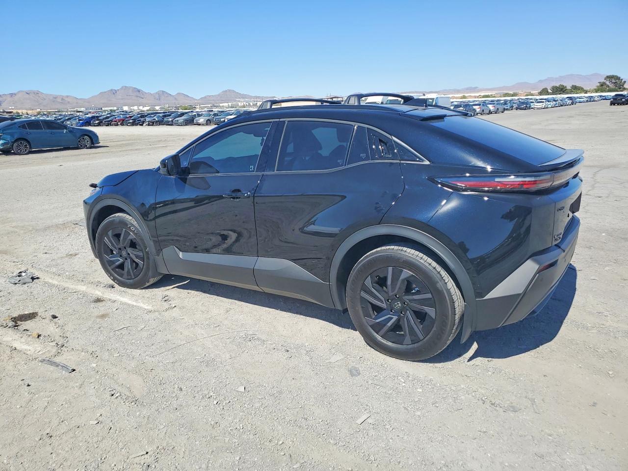 2026 Toyota C-hr Se Black vin: JTMAAAAD7TJ011777