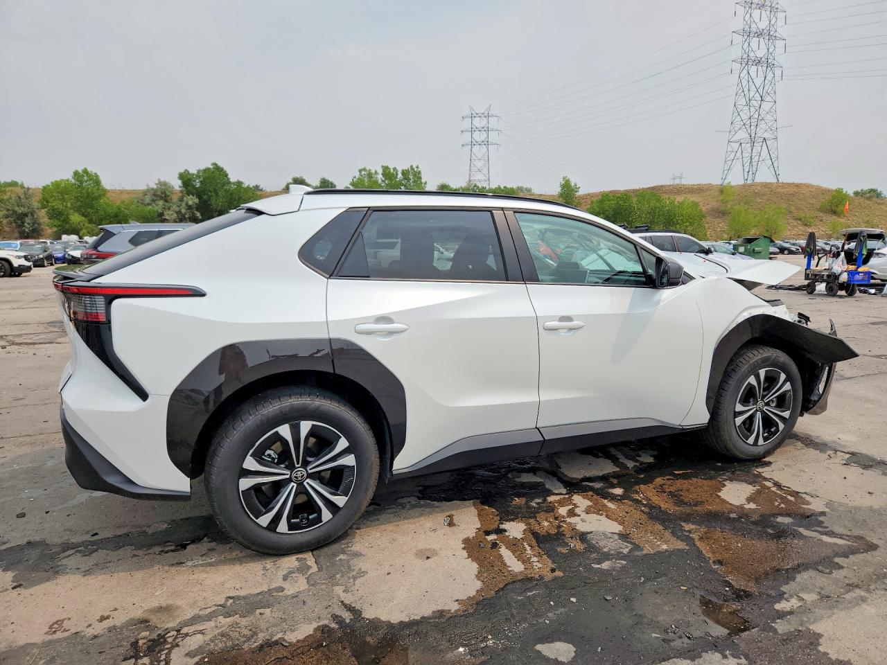 2024 Toyota Bz4x Xle White vin: JTMABACA3RA070494
