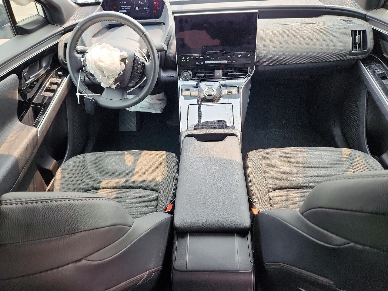 2024 Toyota Bz4x Xle White vin: JTMABACA3RA070494