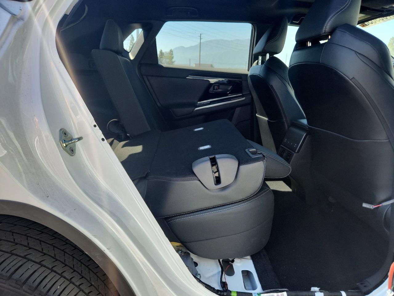 2023 Toyota Bz4x Limited White vin: JTMABACA5PA020872