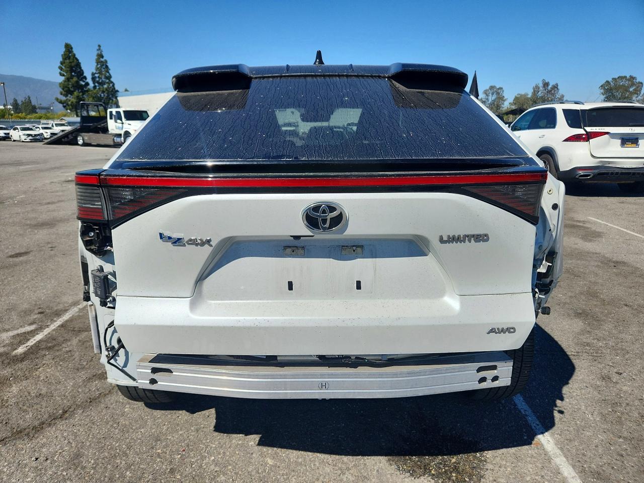 2023 Toyota Bz4x Limited White vin: JTMABACA5PA020872