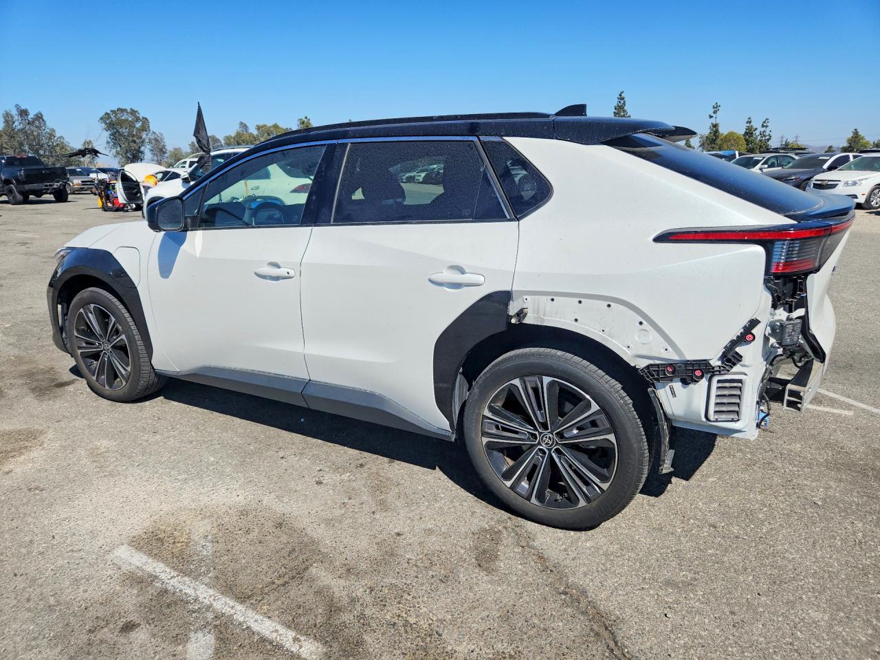 2023 Toyota Bz4x Limited White vin: JTMABACA5PA020872