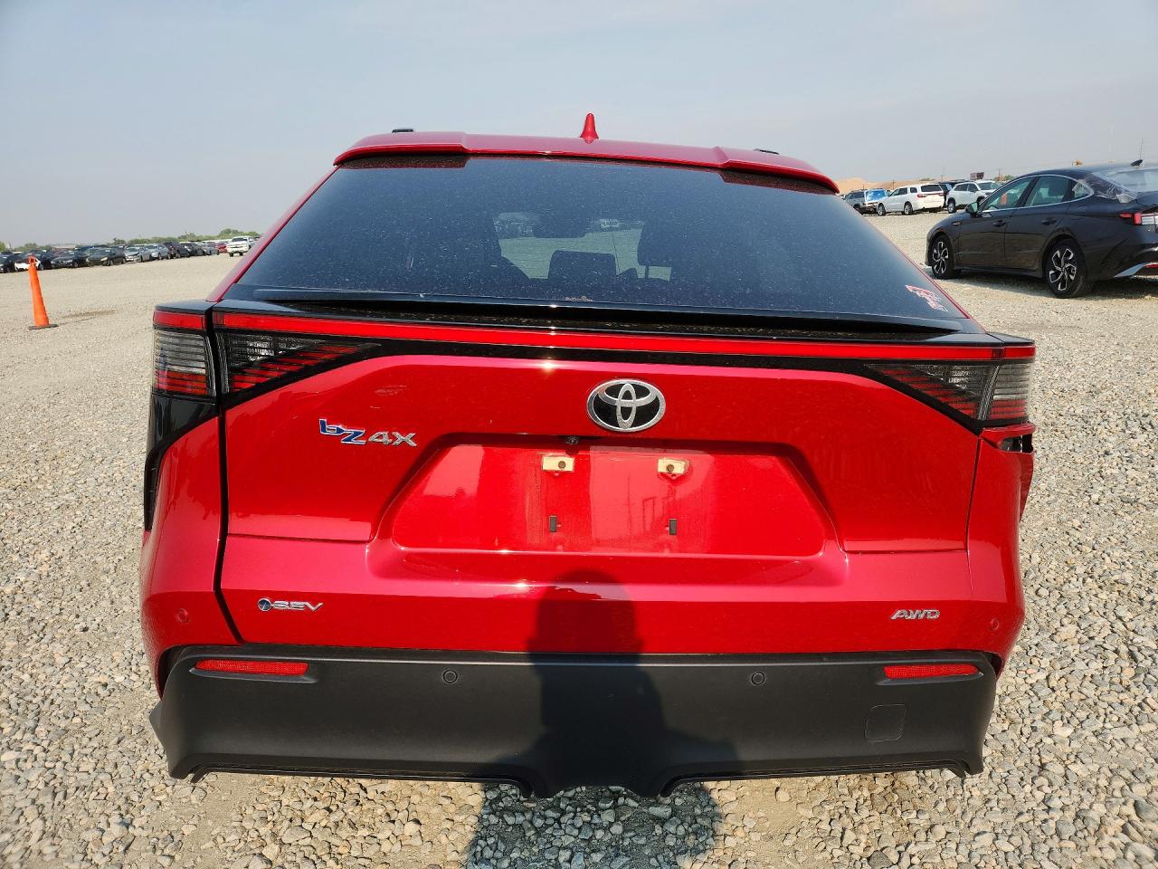 2024 Toyota Bz4x Xle Red vin: JTMABACA5RA058265