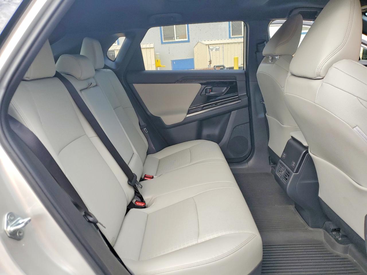 2023 Toyota Bz4x Xle Silver vin: JTMABACA8PA041649