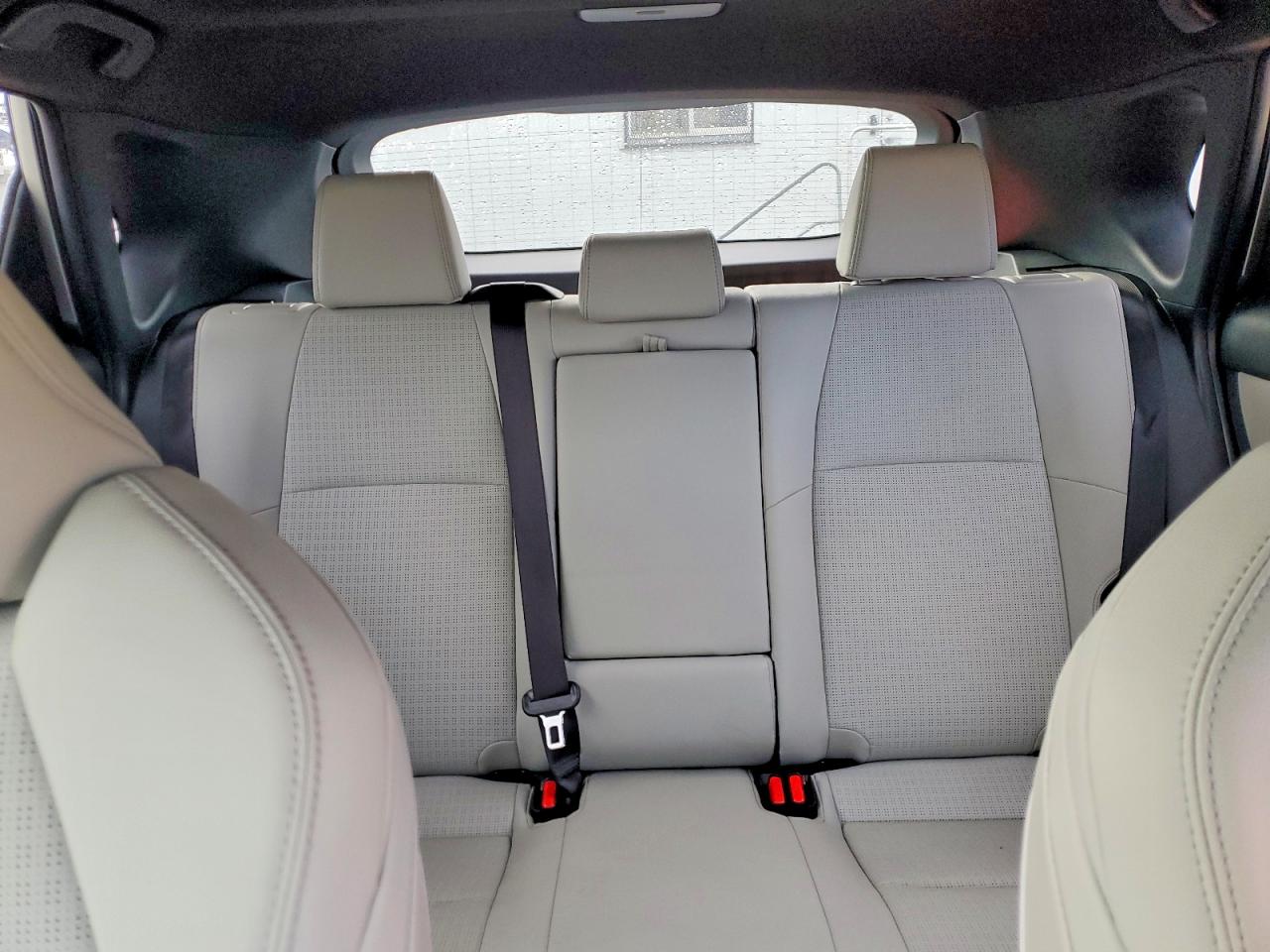 2023 Toyota Bz4x Xle Silver vin: JTMABACA8PA041649