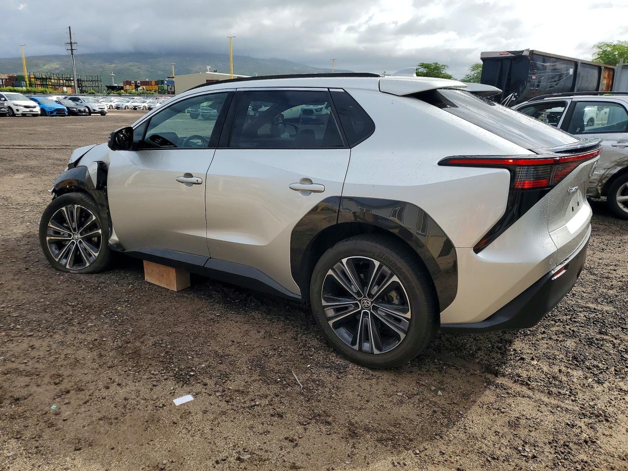2023 Toyota Bz4x Xle Silver vin: JTMABACA8PA041649