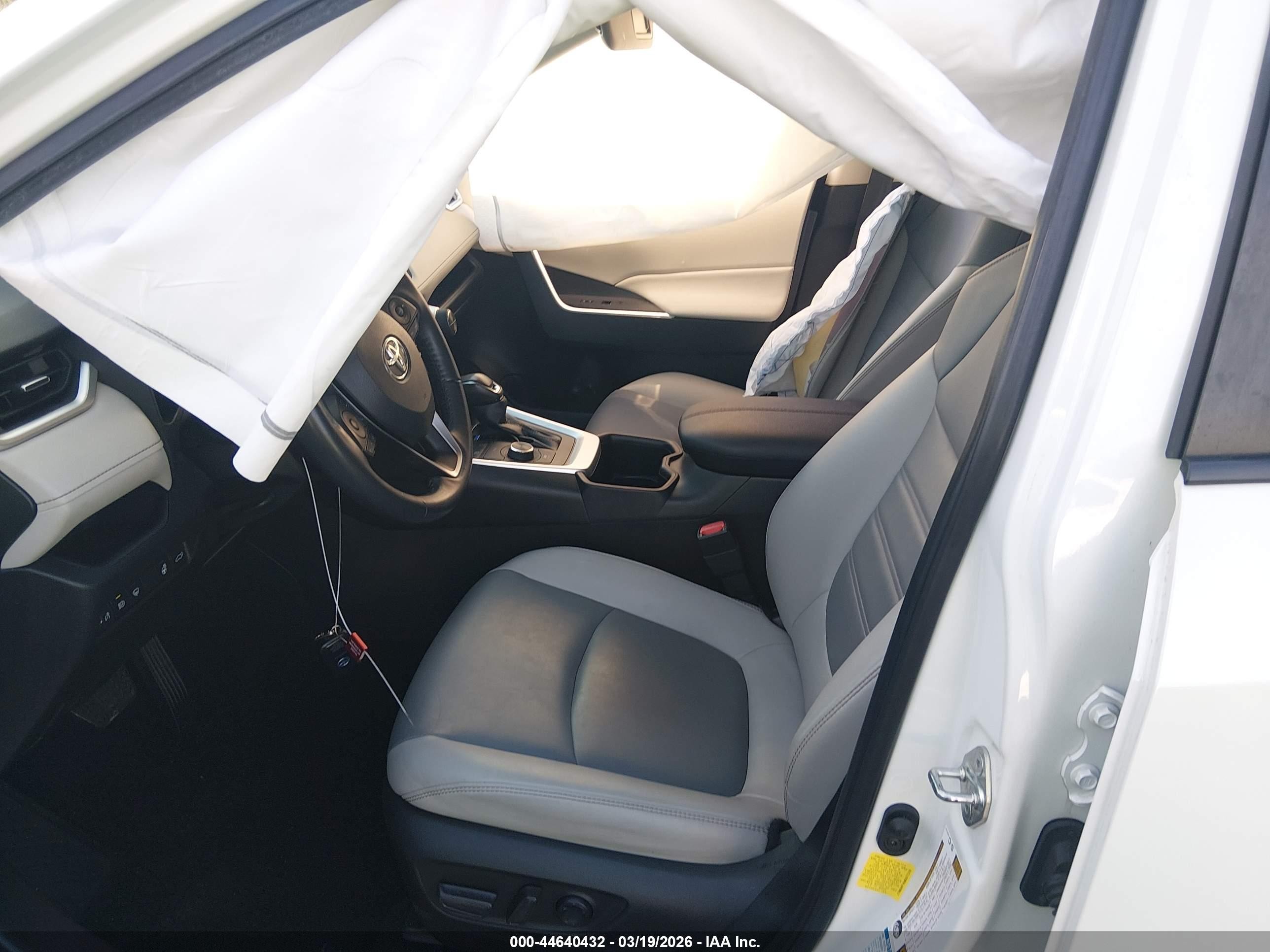 2022 Toyota Rav4 Hybrid Xle Premium White vin: JTMB6RFV5ND077378