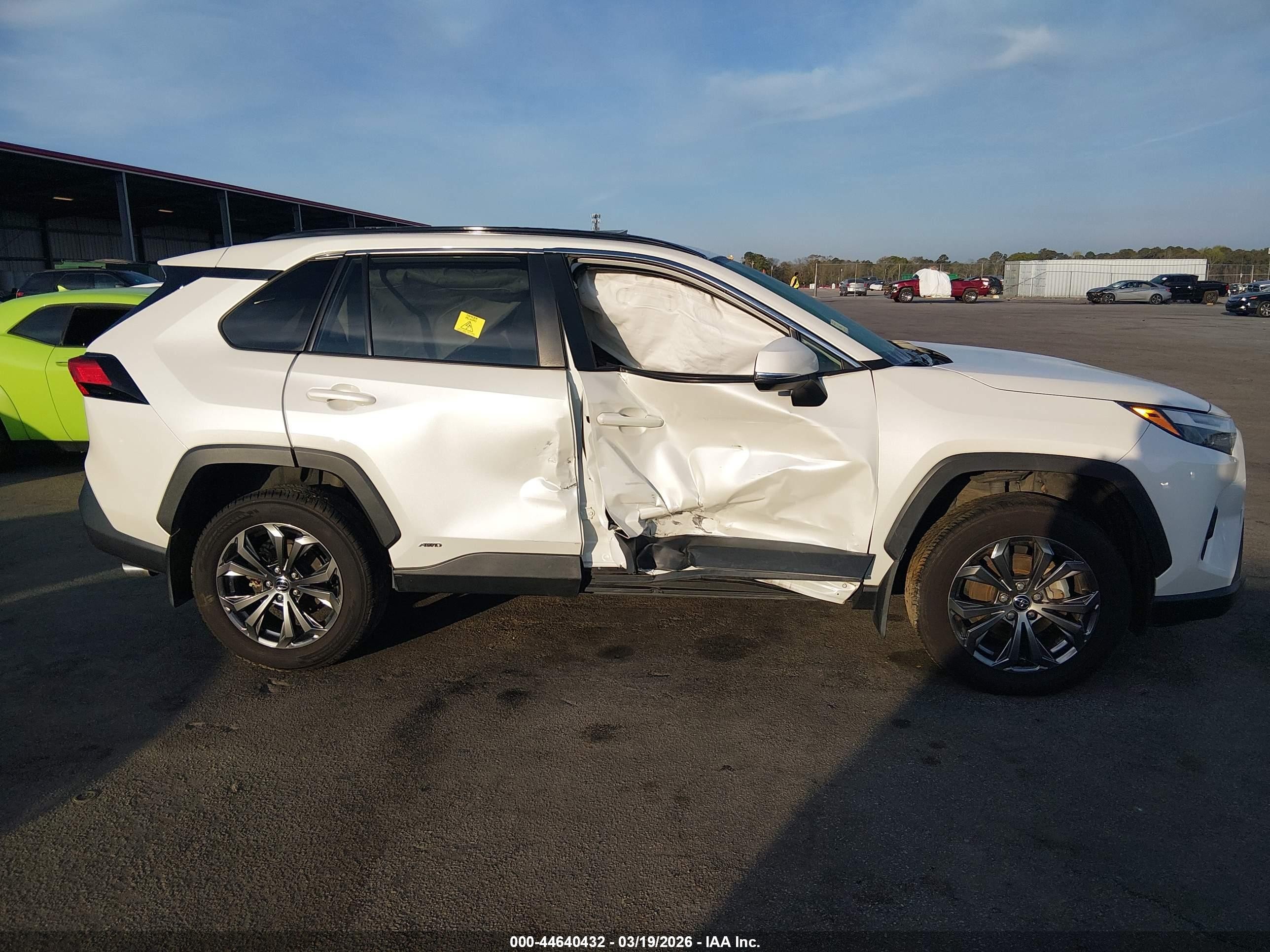 2022 Toyota Rav4 Hybrid Xle Premium White vin: JTMB6RFV5ND077378