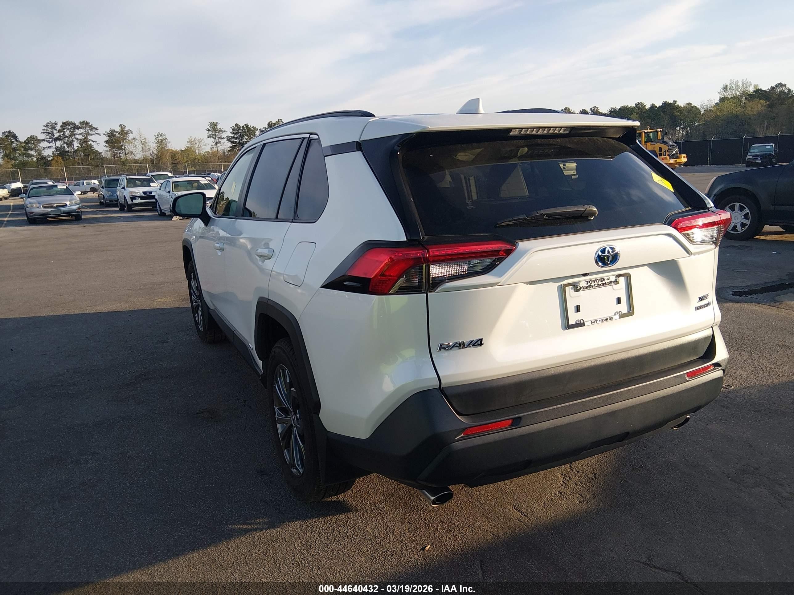 2022 Toyota Rav4 Hybrid Xle Premium White vin: JTMB6RFV5ND077378