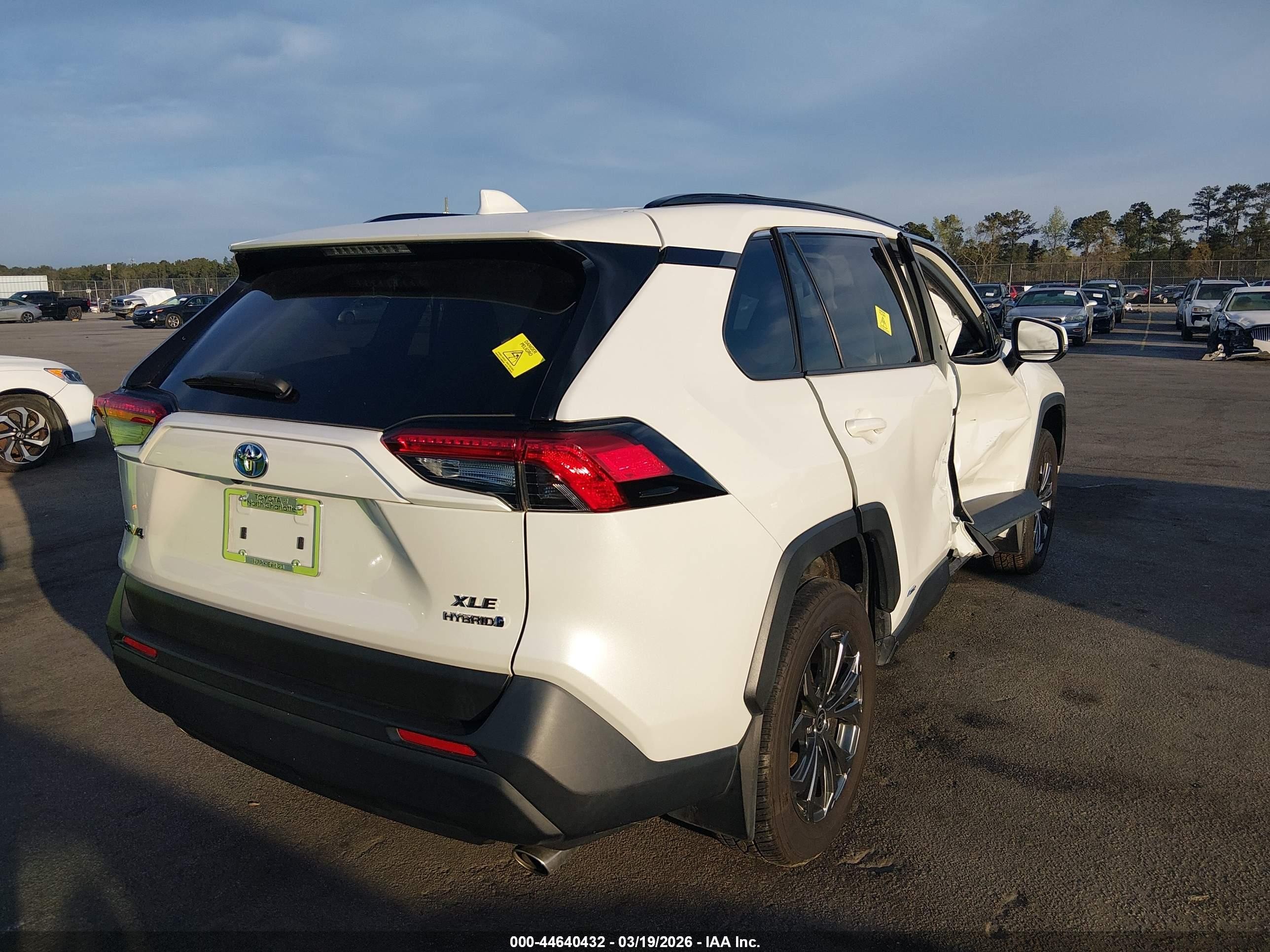 2022 Toyota Rav4 Hybrid Xle Premium White vin: JTMB6RFV5ND077378