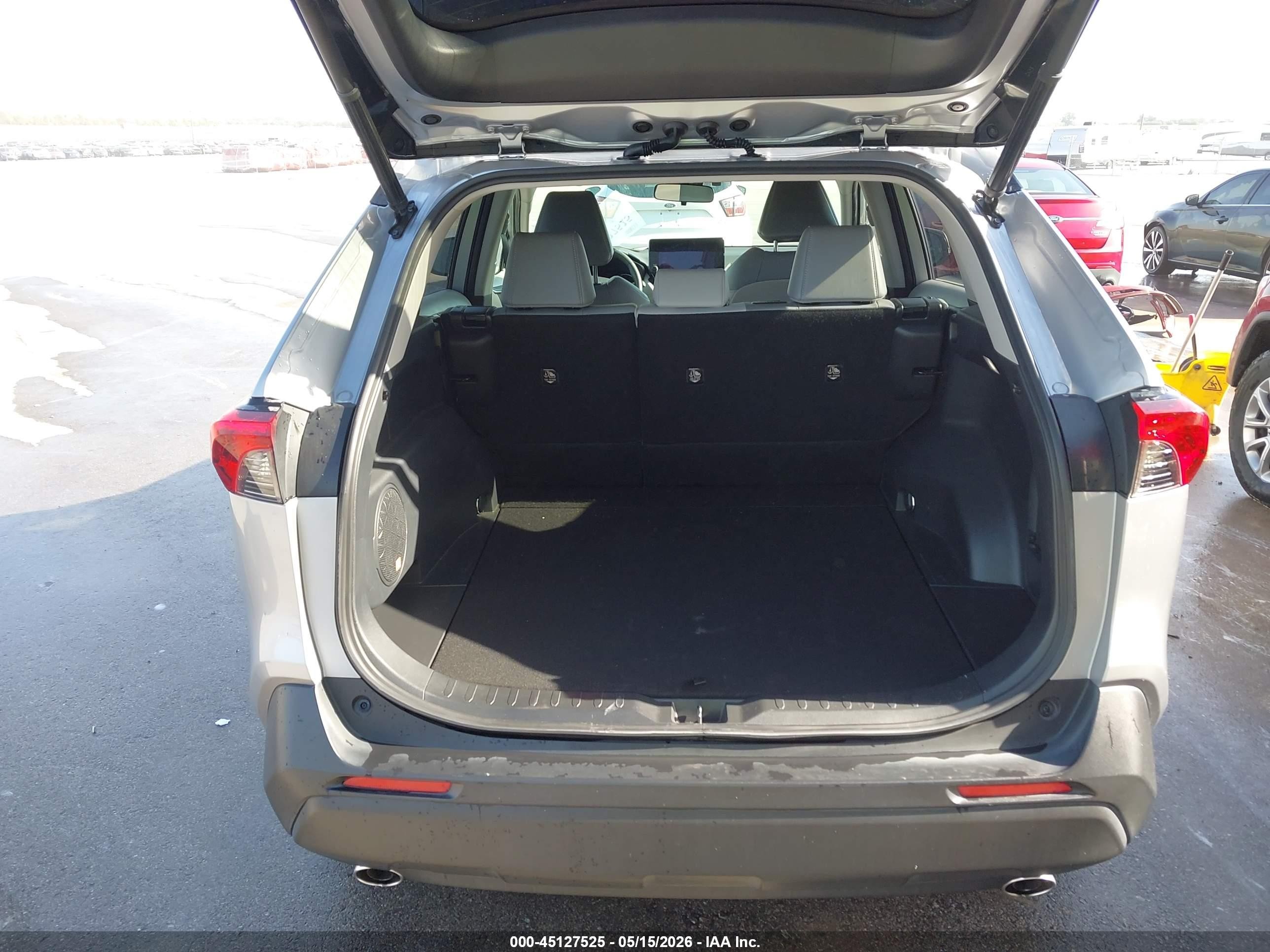 2023 Toyota Rav4 Hybrid Xle Premium Silver vin: JTMB6RFV5PD542048