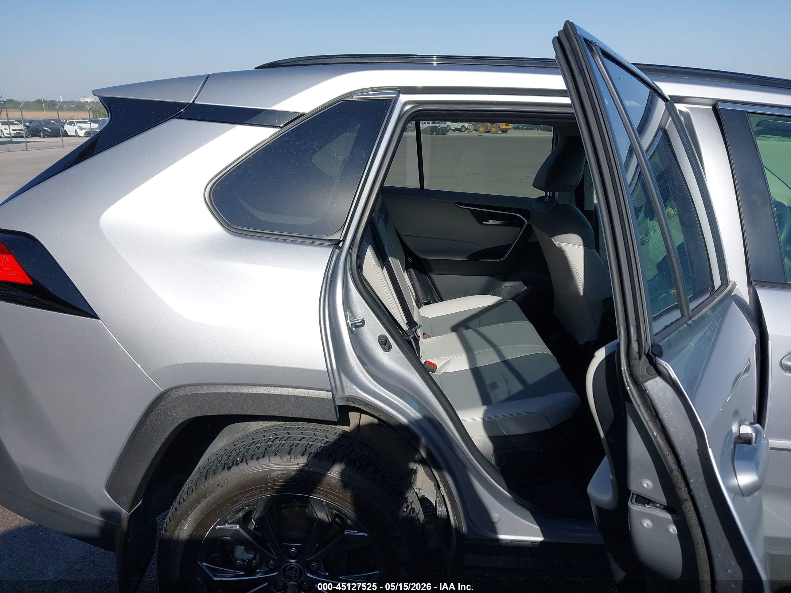 2023 Toyota Rav4 Hybrid Xle Premium Silver vin: JTMB6RFV5PD542048