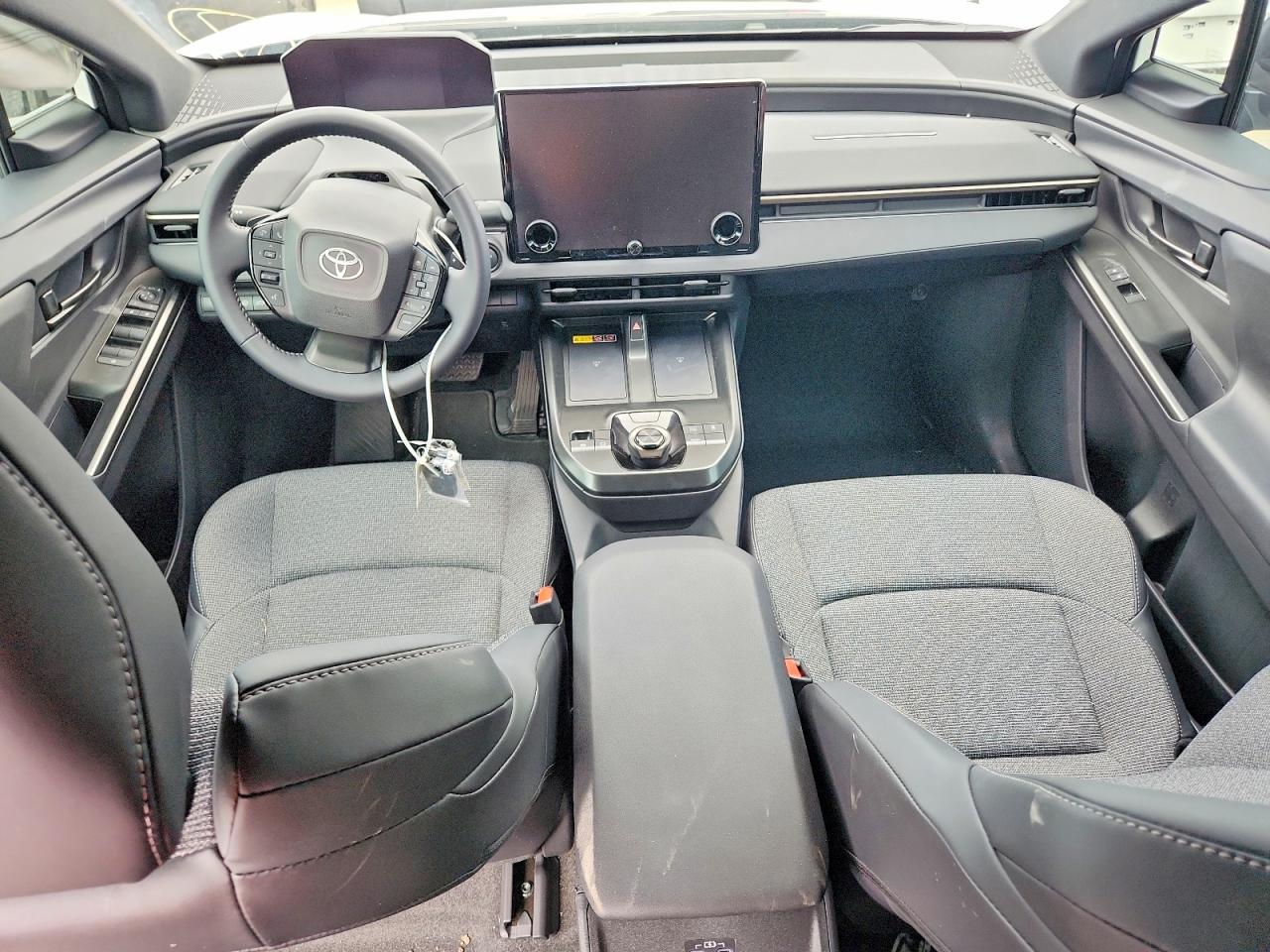 2026 Toyota Bz Xle Plus White vin: JTMBCAEB4TA007208