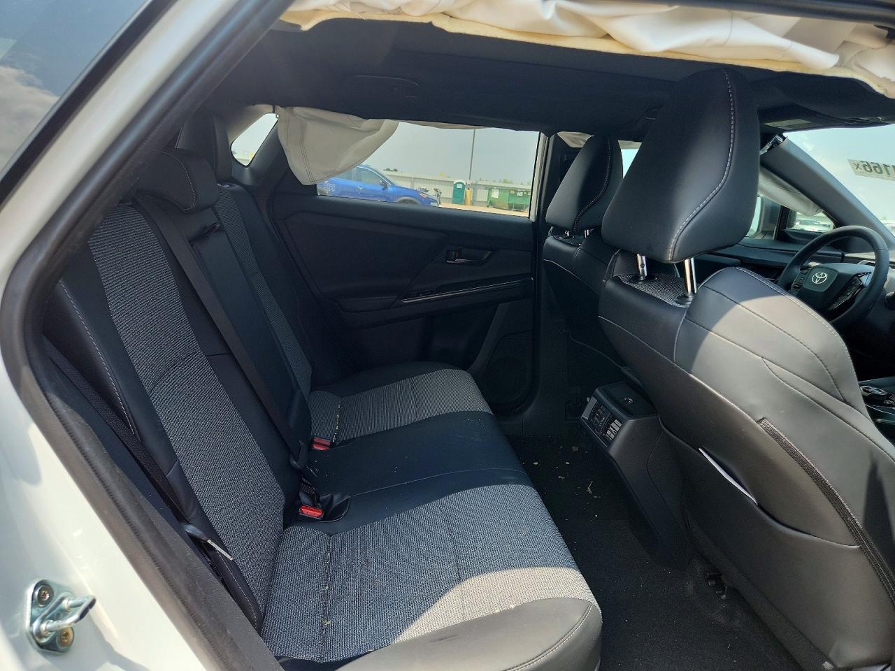 2026 Toyota Bz Xle Plus White vin: JTMBCAEB4TA007208