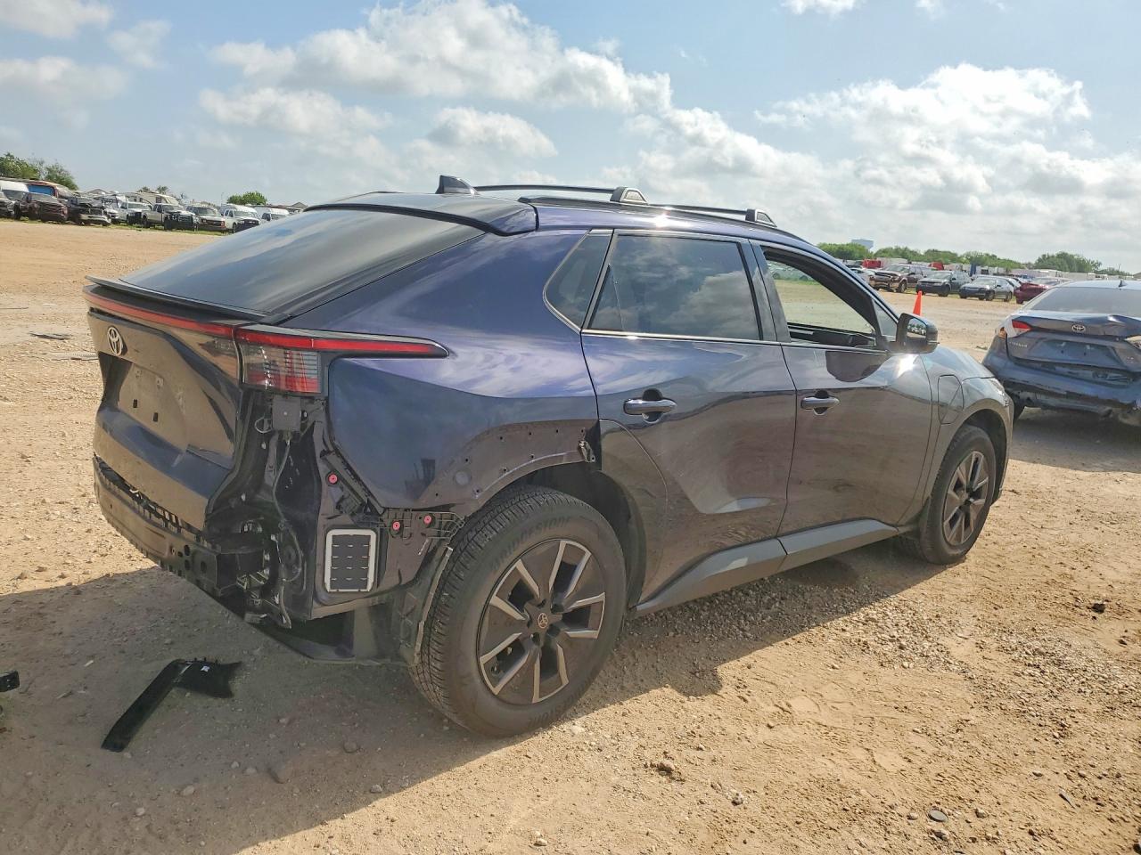 2026 Toyota Bz Xle Plus Синий vin: JTMBCAEB6TA000907